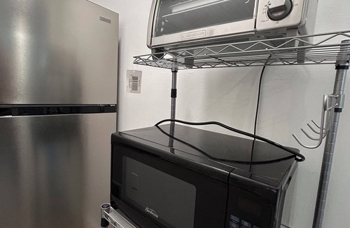 Somerset Apartment | Updated studio/efficiency apartment