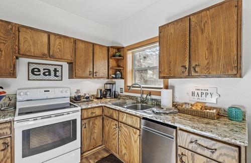 Ouray Condo | "Updated 1 bed 1 bath Downtown Ouray Condo w/AC.”