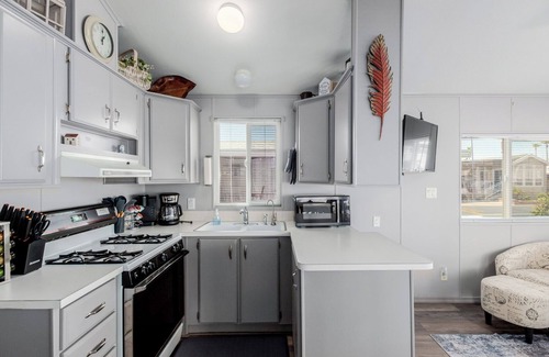 Mesa House | Updated 1-bedroom queen/Free WiFi, AC Resort of Greenfield Village Mesa 55+
