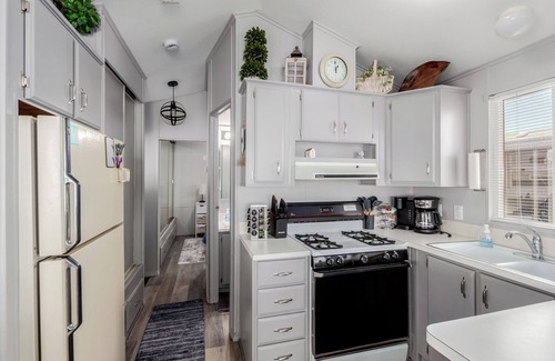 Mesa House | Updated 1-bedroom queen/Free WiFi, AC Resort of Greenfield Village Mesa 55+