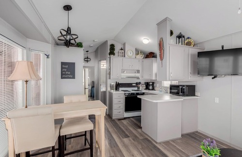 Mesa House | Updated 1-bedroom queen/Free WiFi, AC Resort of Greenfield Village Mesa 55+