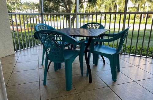 Marco Island Condo | Updated 2 bdr condo, close to the beach, restaurants and shops🏖