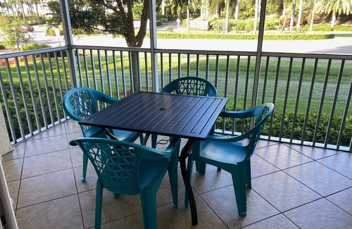 Marco Island Condo | Updated 2 bdr condo, close to the beach, restaurants and shops🏖