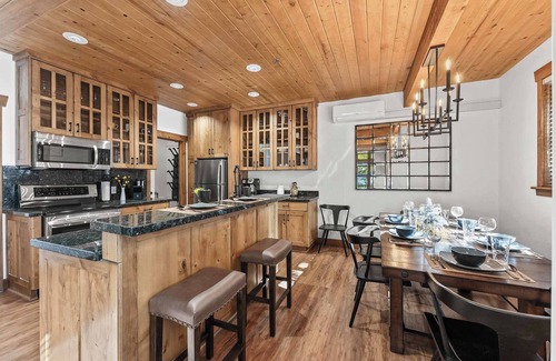 Deer Valley House | Updated 2 BDR Condo – Walk to Deer Valley & City!