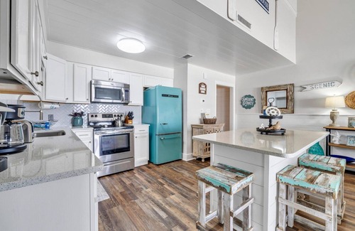 Fort Walton Beach - Destin Condo | Updated 2-Bedroom with Loft ~ Beach Front Condo In the Heart of Destin!