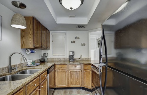 Palmetto Dunes Condo | Updated 2 BR Shelter Cove Pool and lagoon views Bikes & Beach Gear included