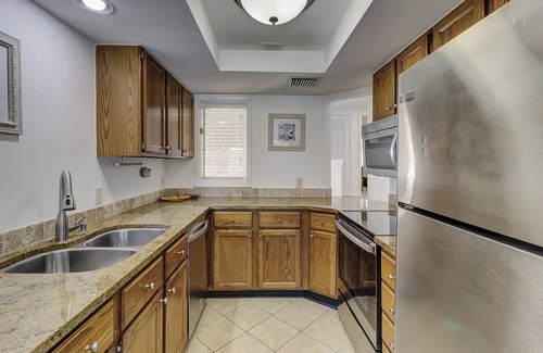 Palmetto Dunes Condo | Updated 2 BR Shelter Cove Pool and lagoon views Bikes & Beach Gear included