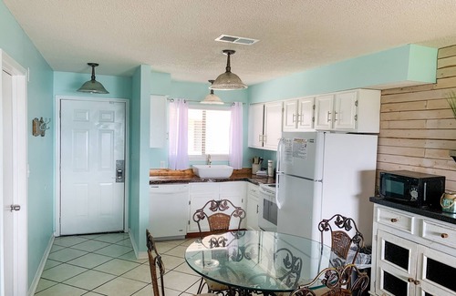 Gulf Shores Condo | Updated 2br/ba Condo in heart of Gulf Shores - 2 Pools and Walk to the Beach