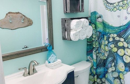Gulf Shores Condo | Updated 2br/ba Condo in heart of Gulf Shores - 2 Pools and Walk to the Beach