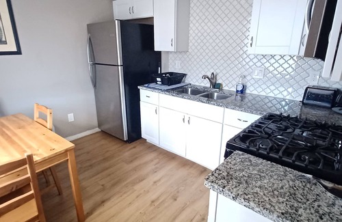 Albuquerque Apartment | Updated 2br close hospitals/I-25/airport/Nob Hill/center/restos 04