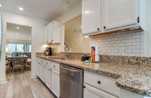 Shipyard Plantation Villa | Updated 2BR Tennismaster|Pool|Free Beach Shuttle