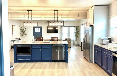 Tyler House | Updated 3 bed 2 bath! Walking distance to TJC, UT and Christus hospital.