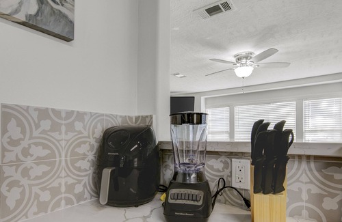 Groves House | Updated 3 bedroom home in Groves