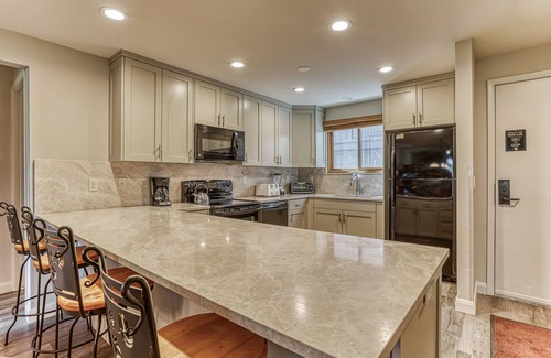 North Park City Condo | Updated 3 BR/2BA Snow Flower Ski In/Ski Out Condo - Park City Mountain Resort