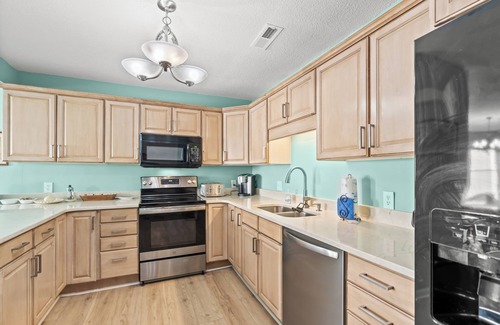 Myrtle Beach Condo | Updated 3 BR Oceanfront Condo - Drayton House 402