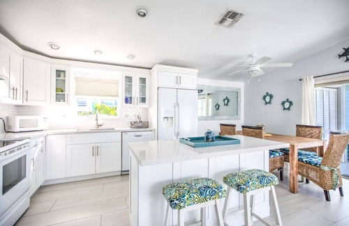 Marathon House | UPDATED, 4 BIKES 2 KAYAKS, WALK TO SOMBRERO BEACH!