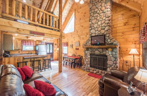 Logan Cabin | Updated 4 br cabin close to Old Man's Cave!