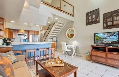Honokowai Apartment | Updated and spacious top floor beachfront 2 bedroom 2 bathroom ocean view condon