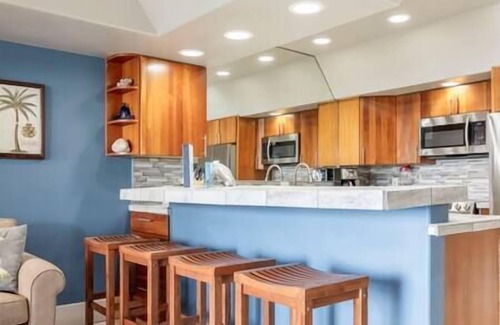 Honokowai Apartment | Updated and spacious top floor beachfront 2 bedroom 2 bathroom ocean view condon