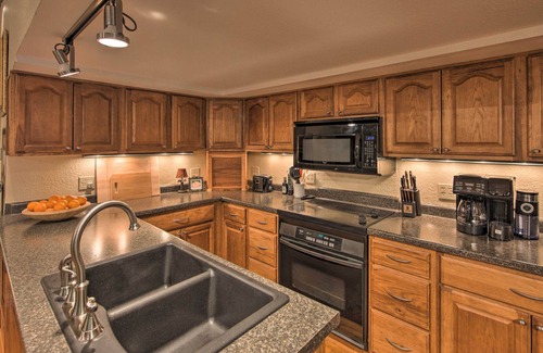 Marshall Apartment | Updated Apartment in Historic Dtwn Marshall!