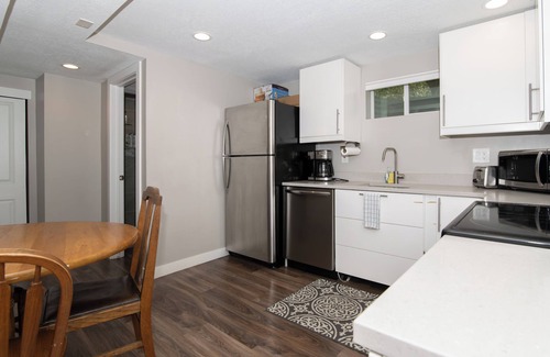 Cottonwood Heights House | Updated Basement Apartment with Hottub & Incredible City View