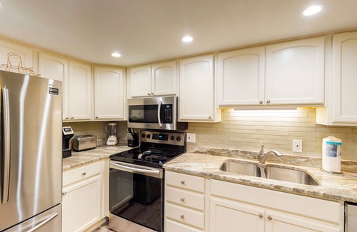 Fort Walton Beach Condo | Updated beachfront condo with beach setup - quick drive to entertainment