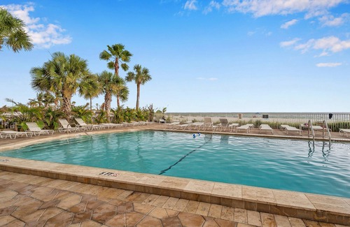 Madeira Beach House | Updated Beachfront Condo, steps to John's Pass with heated pool, updated kitchen