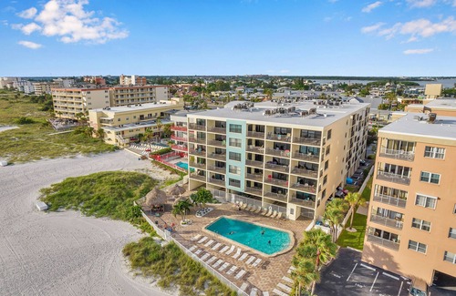 Madeira Beach House | Updated Beachfront Condo, steps to John's Pass with heated pool, updated kitchen