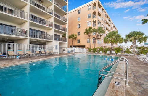 Madeira Beach House | Updated Beachfront Condo, steps to John's Pass with heated pool, updated kitchen