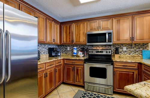 Orange Beach Condo | Updated Beachfront 3/3 Corner Unit - Low density building - Indoor/outdoor pool