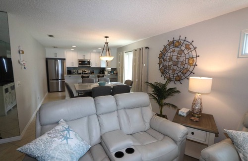 Indian Shores Condo | Updated Beachside Condo! 2 Balconies, Grill, FREE Parking & FREE Activities! ~ 6 Pipers Nest