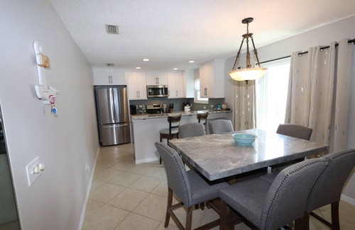 Indian Shores Condo | Updated Beachside Condo! 2 Balconies, Grill, FREE Parking & FREE Activities! ~ 6 Pipers Nest