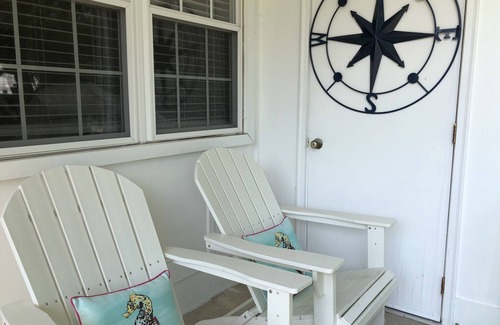 Village Green House | Updated, beachy 3 Bedroom, 2 Bath 7 Blks to Beach!