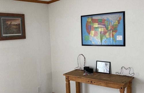Leeds House | *UPDATED* Beautiful house & shop in Leeds, North Dakota! Outdoor pets welcome!