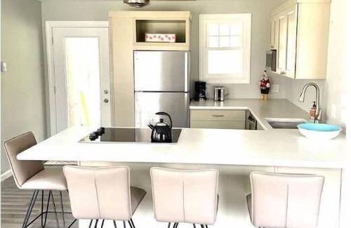Lakeside House | Updated, bright, and peaceful cottage in Lakeside