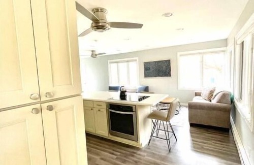 Lakeside House | Updated, bright, and peaceful cottage in Lakeside