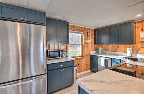 Bristol House | Updated Bristol Lakehouse w/Kayaks & Beach Access
