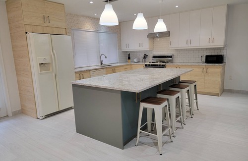 Sunrise House | Updated Bungalow in a quiet neighborhood