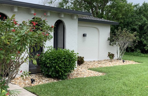 Caloosahatchee House | Updated, Clean, Quiet, and Comfortable for Families and Intimate for Couples