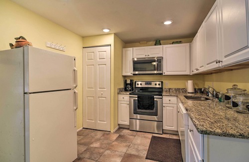 Independence Square Condo | Updated Condo Near Beach: Ideal Walkable Location!