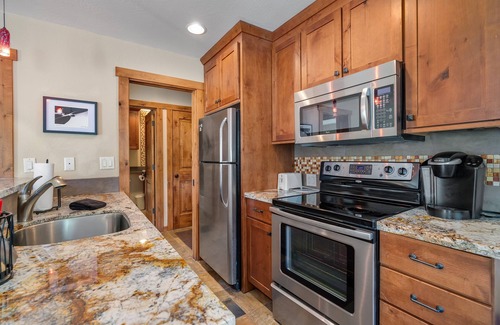 Olympic Valley Condo | Updated Condo | 5 Minute Walk to the Village at Palisades Tahoe | Close to Hiking
