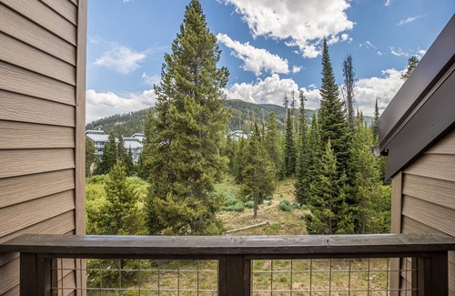 Big Sky Condo | Updated condo at Big Sky Mountain Village, close to the Slopes - Hill Condo Escape