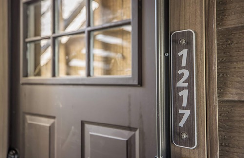 Big Sky Condo | Updated condo at Big Sky Mountain Village, close to the Slopes - Hill Condo Escape