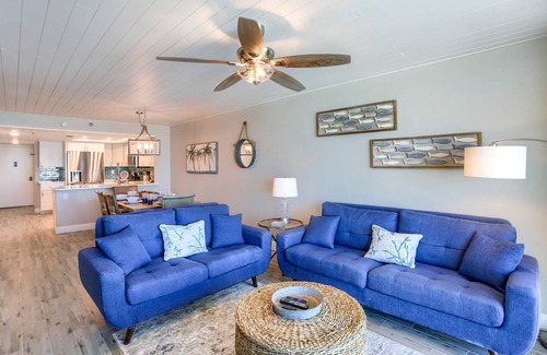 Indian Shores Condo | Updated Condo! Heated Pool & Hot Tub, Grill, FREE Parking, FREE Activities! ~ 707 Sandcastle