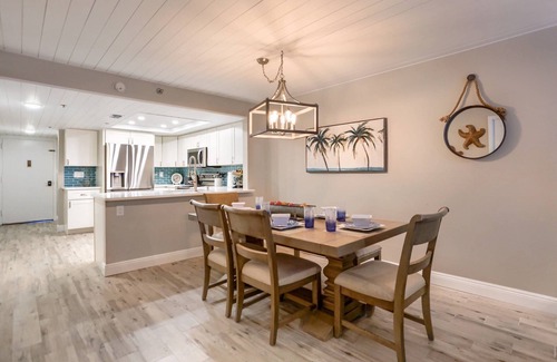 Indian Shores Condo | Updated Condo! Heated Pool & Hot Tub, Grill, FREE Parking, FREE Activities! ~ 707 Sandcastle