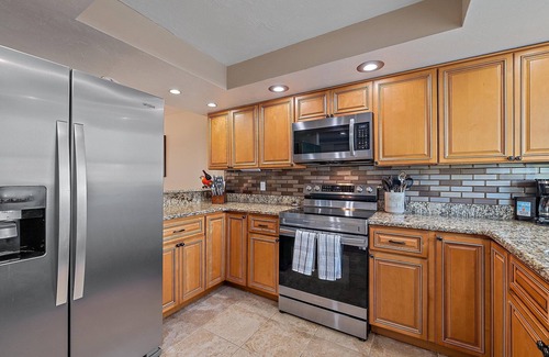 Siesta Key Condo | Updated Condo in Popular Sea Winds. Walk to Beach, Bars, Cafes