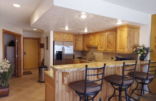 Lake Havasu City Condo | Updated Condo! Amazing views! Walk to Channel, Beach, Shops and Restaurants!