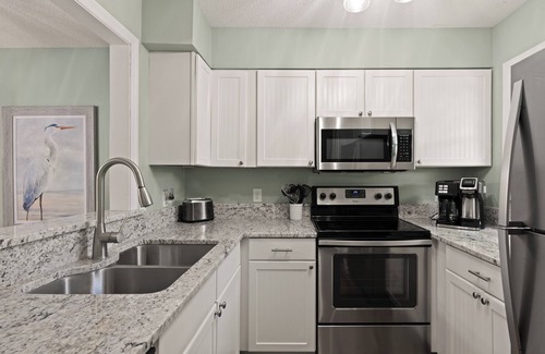 Saint Simons Island Condo | Updated Condo, Steps to Tennis + Pickleball Courts, Beach and Village, w/a Pool