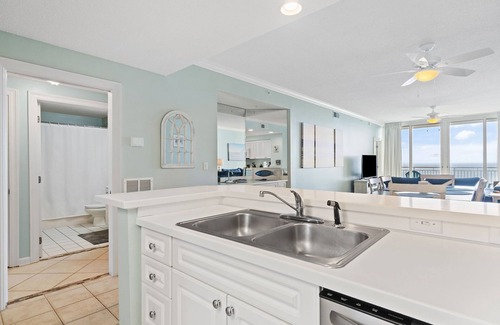Navarre Beach Condo | Updated Condo w/Breathtaking Views, In-Season Beach Service, 2 Pools + Hot Tub