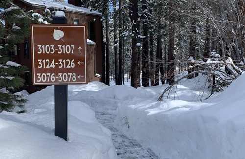 Truckee Condo | Updated Condo Walking Distance to Village